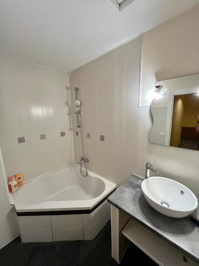 Appartement 2 Chambres - Lits King Size - Wifi - Baignoire Le Puy-en-Velay Buitenkant foto